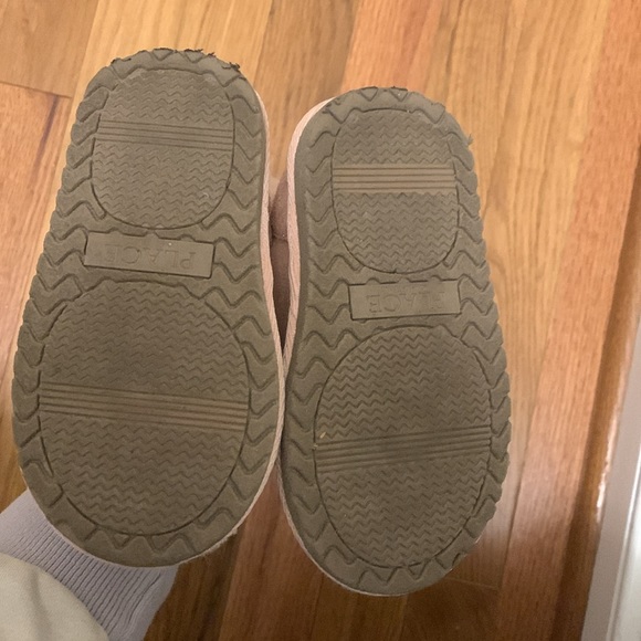 Pale pink girls size 6 fluffy boots - Picture 3 of 3